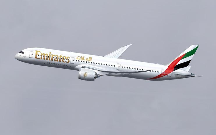 FS2004/FSX Fly Emirates Boeing 787-10